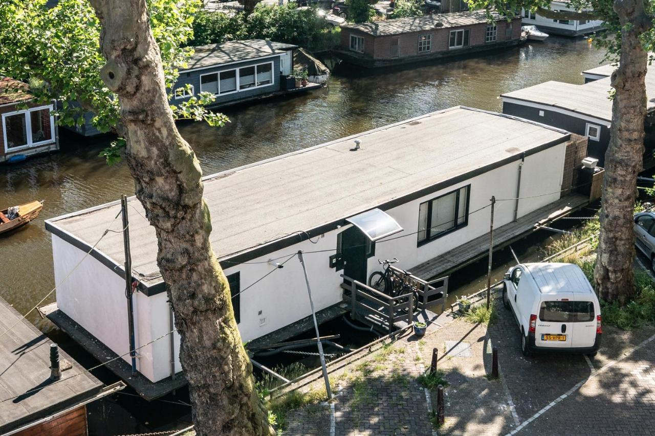Amsterdam-houseboat-amstel Amsterdam